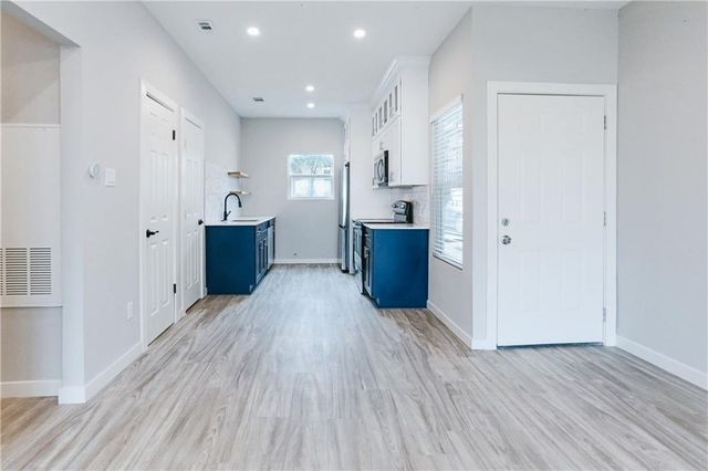 9504 Menchaca RD B, Austin, TX 78748