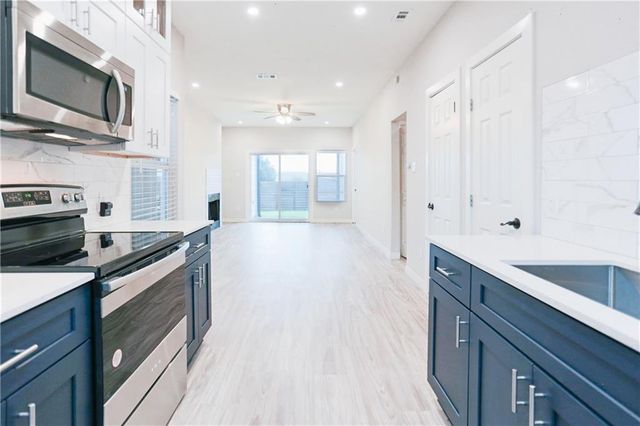 9504 Menchaca RD B, Austin, TX 78748