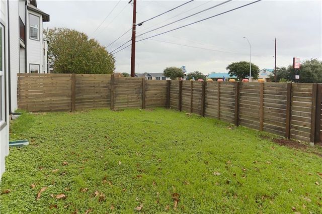 9504 Menchaca RD B, Austin, TX 78748