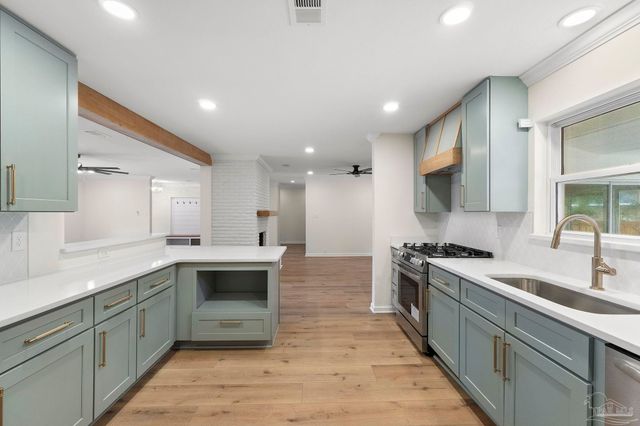 63 Blithewood Dr, Pensacola, FL 32514