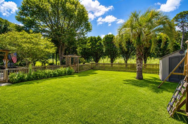 300 Spring Hill Lane, Mount Pleasant, SC 29464