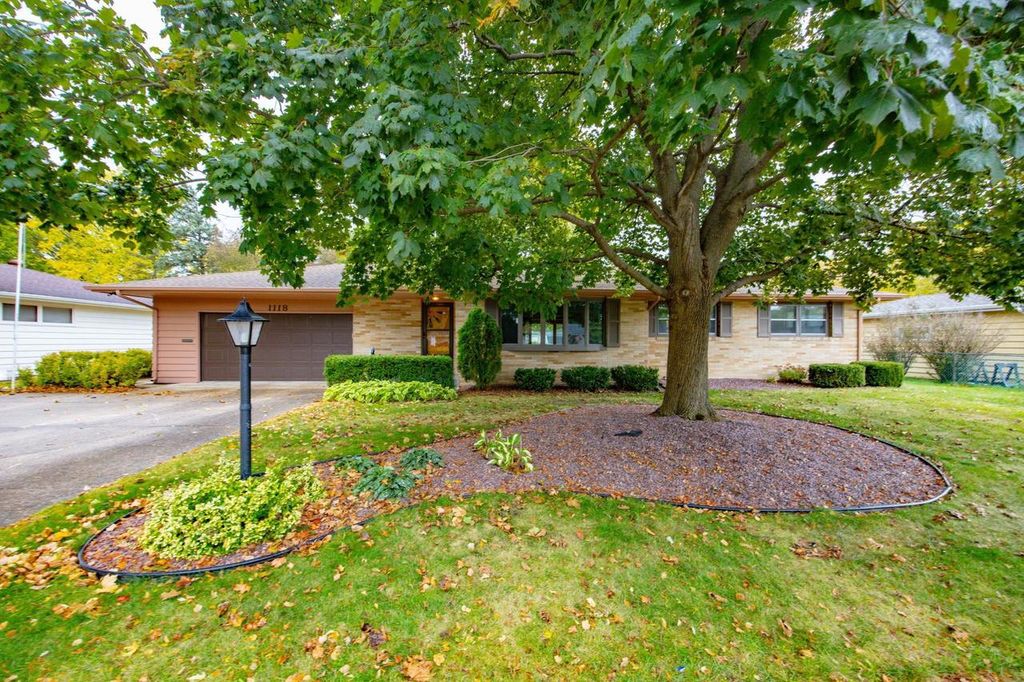 1118 N Pontiac Drive, Janesville, WI 53545