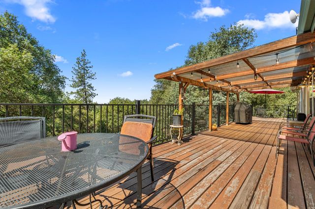 9425 Mosquito Rd, Placerville, CA 95667