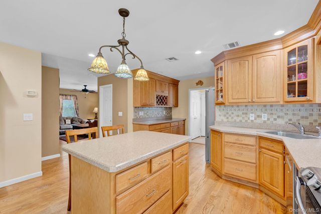 39 Lindbergh Lane, New City, NY 10956