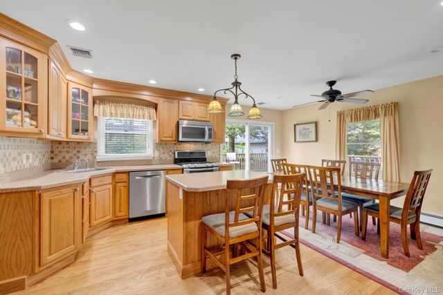 39 Lindbergh Lane, New City, NY 10956