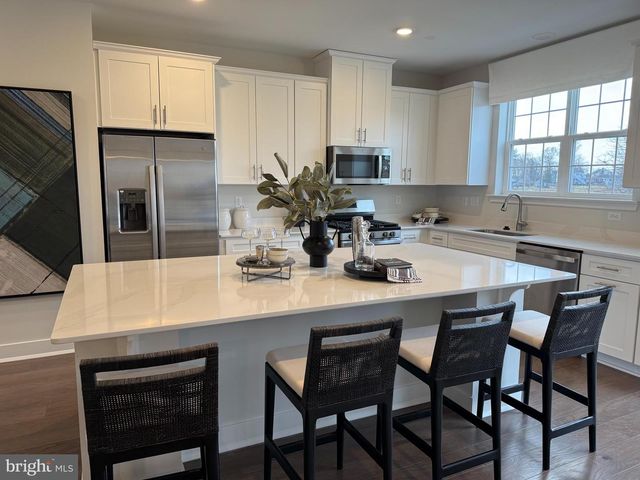 148 ADA HIGHTOWER AVE, Pennington, NJ 08534