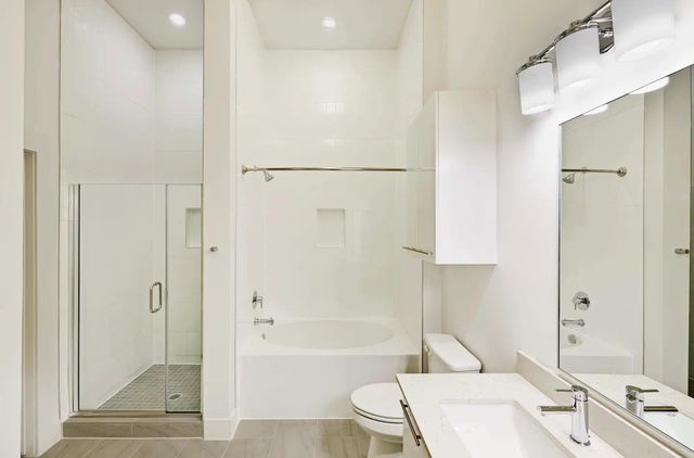 2727 Travis ST 428, Houston, TX 77006