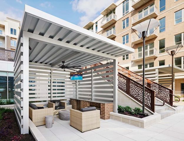 2727 Travis ST 428, Houston, TX 77006