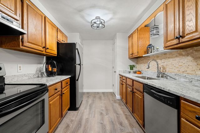 39 Ernest Ave Apt 202, Exeter, NH 03833