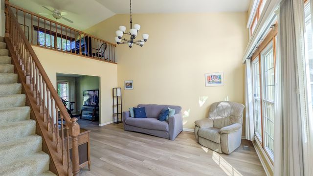 305 Stonefield Court, Schaumburg, IL 60173