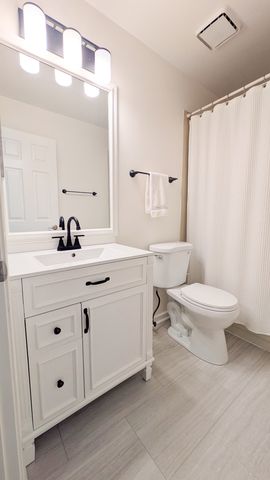305 Stonefield Court, Schaumburg, IL 60173