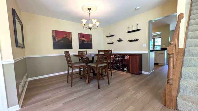 305 Stonefield Court, Schaumburg, IL 60173