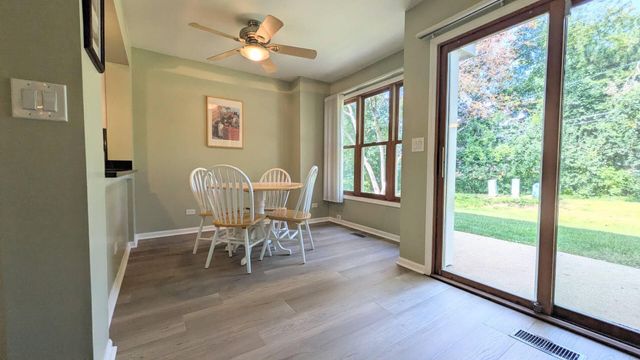 305 Stonefield Court, Schaumburg, IL 60173
