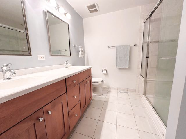305 Stonefield Court, Schaumburg, IL 60173