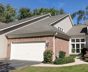 305 Stonefield Court, Schaumburg, IL 60173