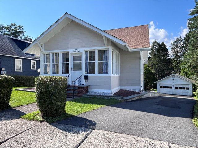 39 California Avenue, Middletown, NY 10940