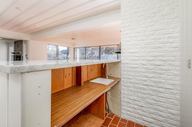 9 E English Ave, Eastborough, KS 67207