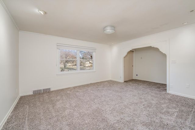 9 E English Ave, Eastborough, KS 67207