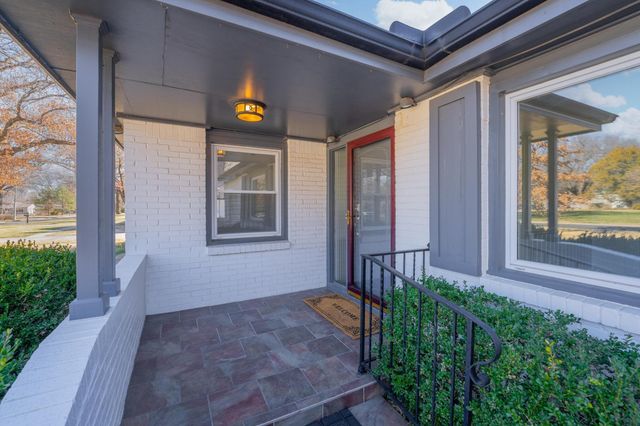 9 E English Ave, Eastborough, KS 67207