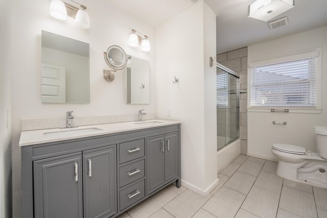 9 E English Ave, Eastborough, KS 67207