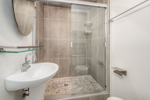 9 E English Ave, Eastborough, KS 67207