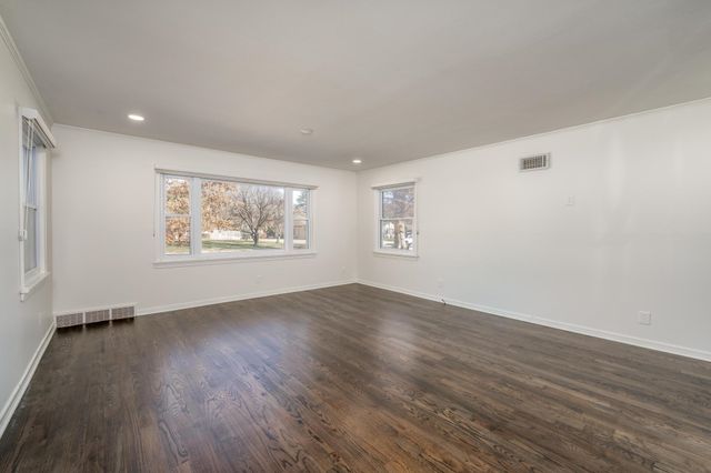 9 E English Ave, Eastborough, KS 67207