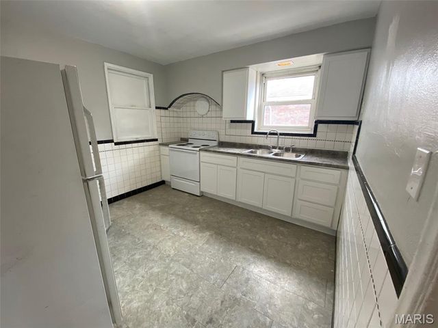 6927 Myron Avenue, St Louis, MO 63121