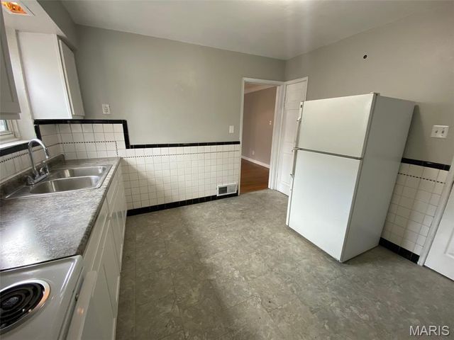 6927 Myron Avenue, St Louis, MO 63121