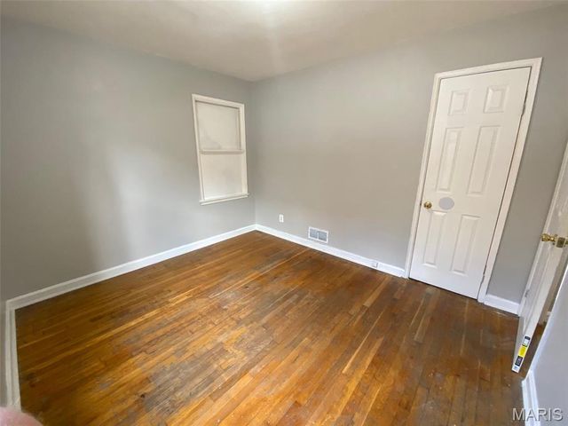 6927 Myron Avenue, St Louis, MO 63121