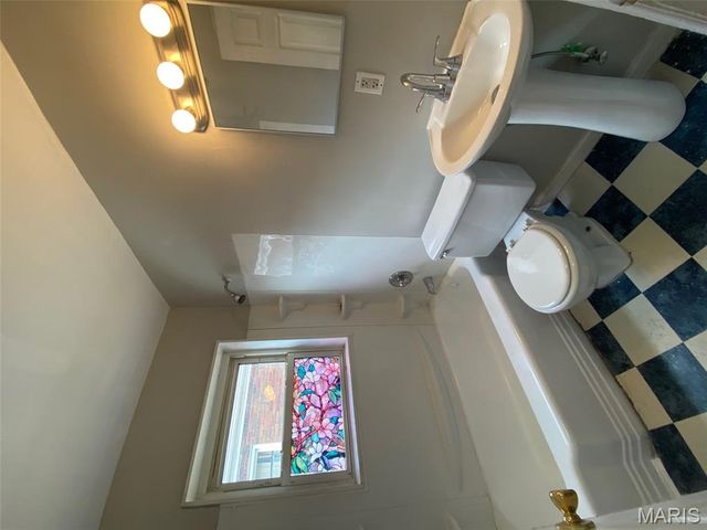 6927 Myron Avenue, St Louis, MO 63121