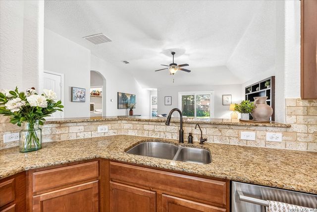 208 Bareback Bend, Cibolo, TX 78108