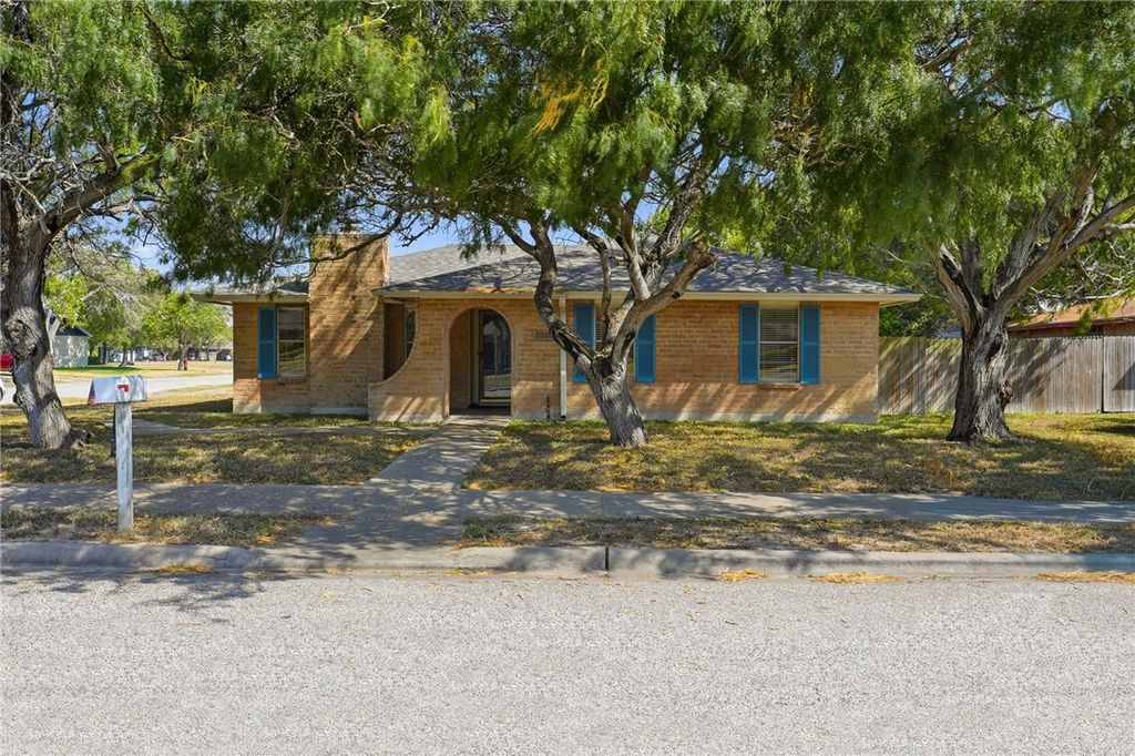 2007 Memorial Pkwy, Portland, TX 78374 — exterior
