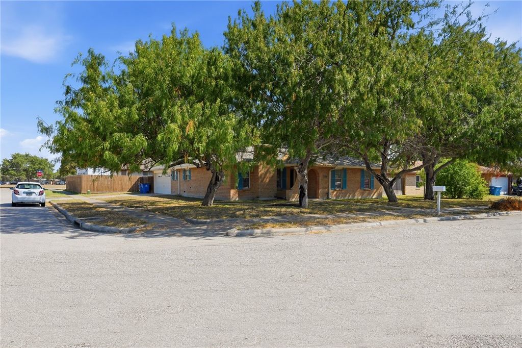 2007 Memorial Pkwy, Portland, TX 78374 — photo 2