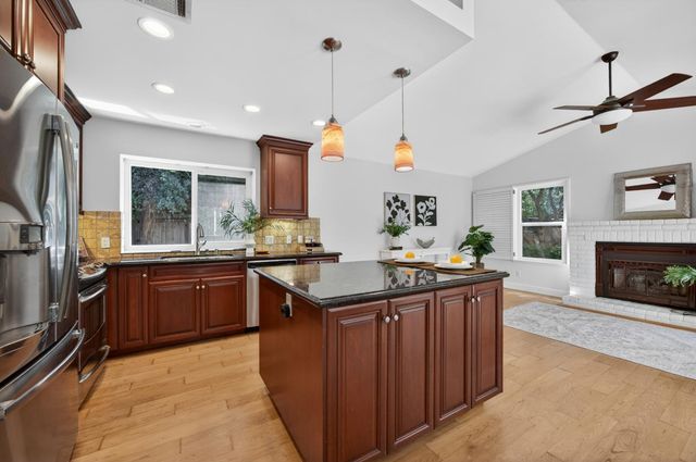 4121 Briarhollow Ct, Fair Oaks, CA 95628
