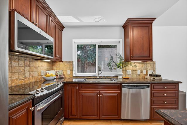 4121 Briarhollow Ct, Fair Oaks, CA 95628