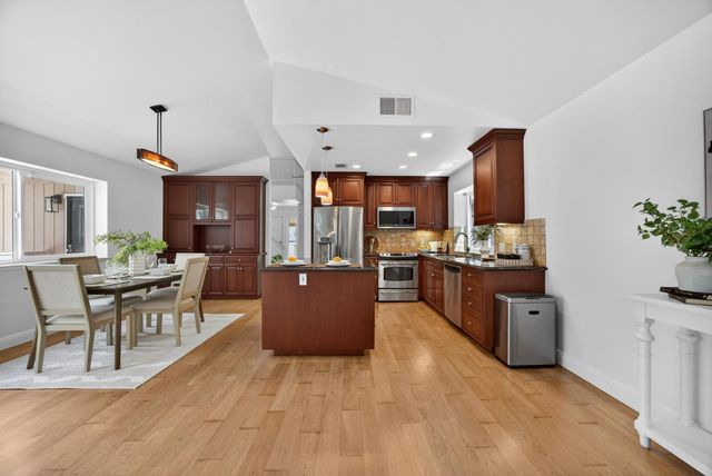 4121 Briarhollow Ct, Fair Oaks, CA 95628