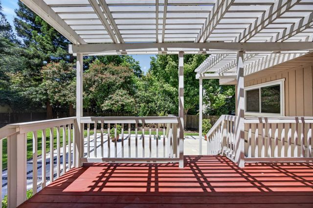 4121 Briarhollow Ct, Fair Oaks, CA 95628