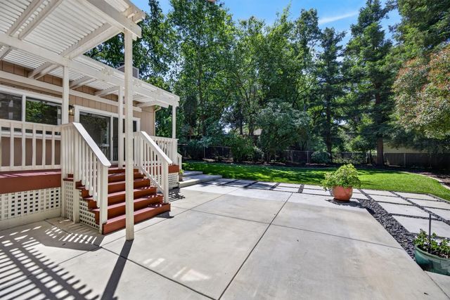 4121 Briarhollow Ct, Fair Oaks, CA 95628