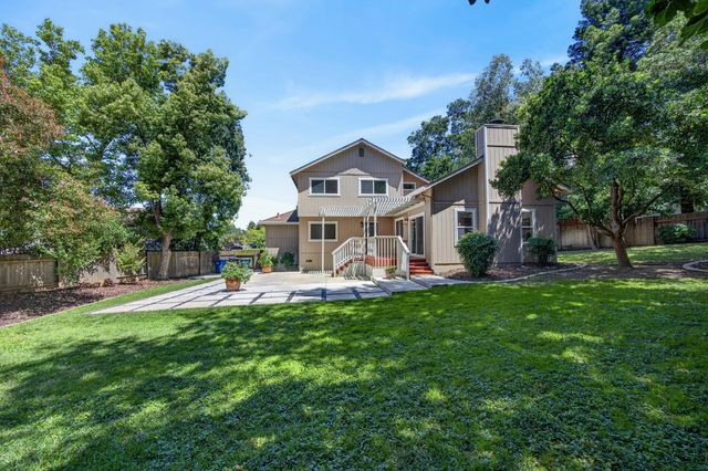 4121 Briarhollow Ct, Fair Oaks, CA 95628