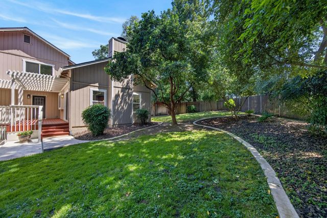 4121 Briarhollow Ct, Fair Oaks, CA 95628