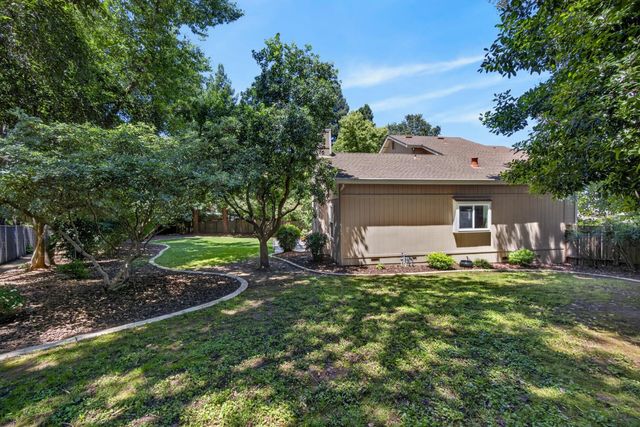4121 Briarhollow Ct, Fair Oaks, CA 95628