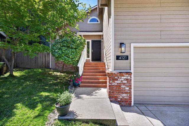 4121 Briarhollow Ct, Fair Oaks, CA 95628