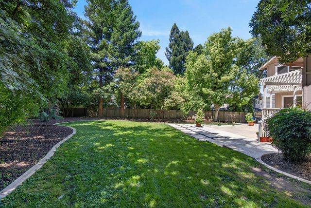 4121 Briarhollow Ct, Fair Oaks, CA 95628