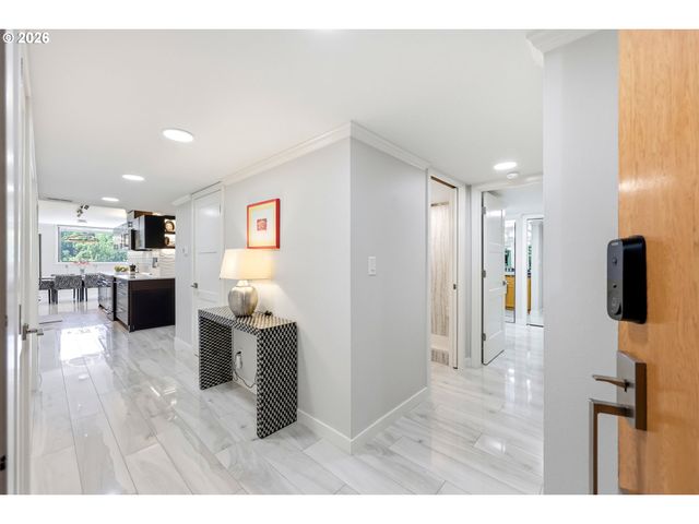 600 Se MARION St 403, Portland, OR 97202