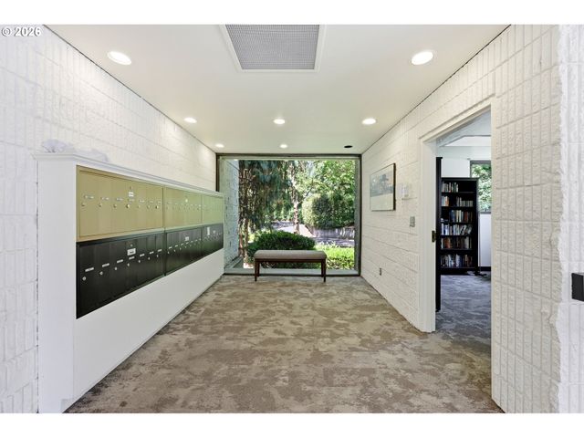 600 Se MARION St 403, Portland, OR 97202