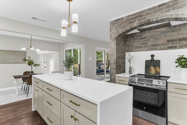 4601 Meadowbrook Drive, Fort Worth, TX 76103