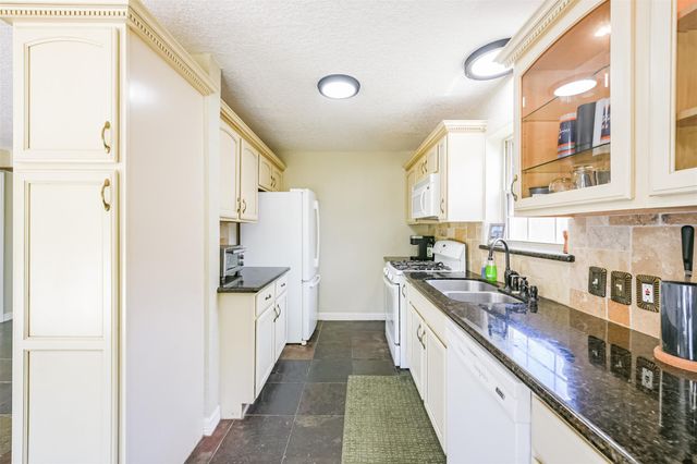 201 Meadowlawn Street, Shoreacres, TX 77571