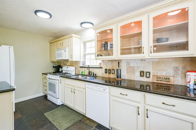 201 Meadowlawn Street, Shoreacres, TX 77571