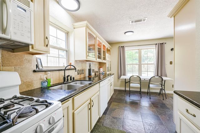 201 Meadowlawn Street, Shoreacres, TX 77571