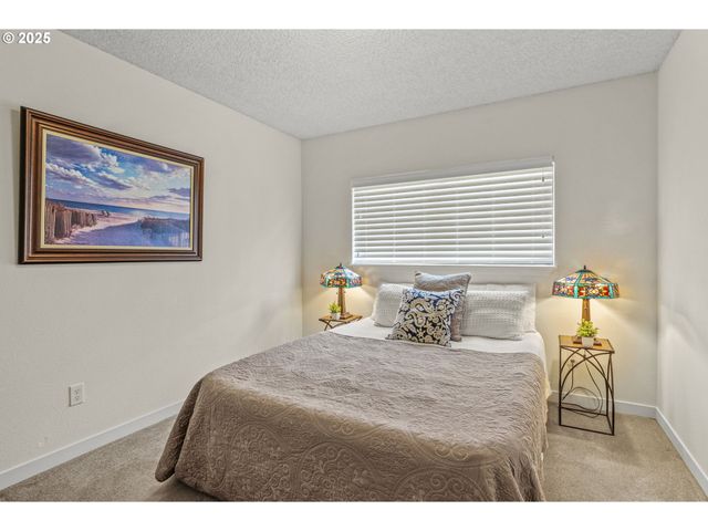 6849 Se KNIGHT St, Portland, OR 97206